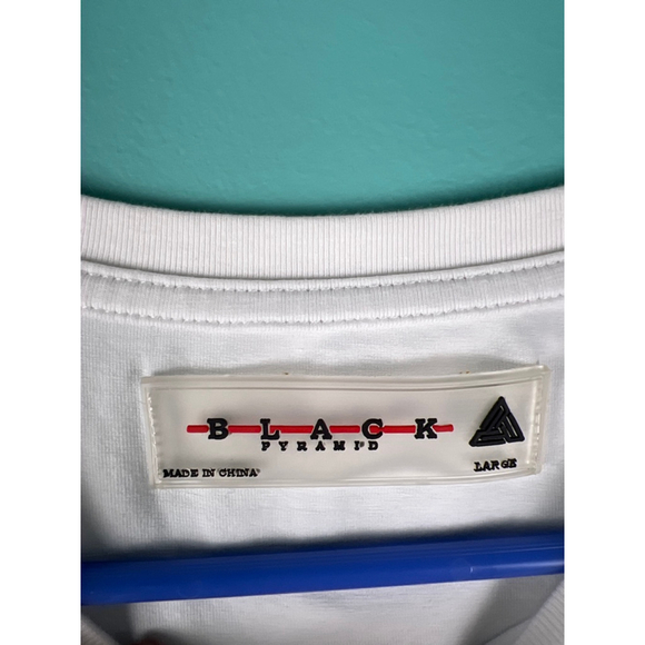 Black Pyramid Pop Art Graphic Tee White Large Comic Style Crying Girl Shirt Chri - Picture 2 of 7